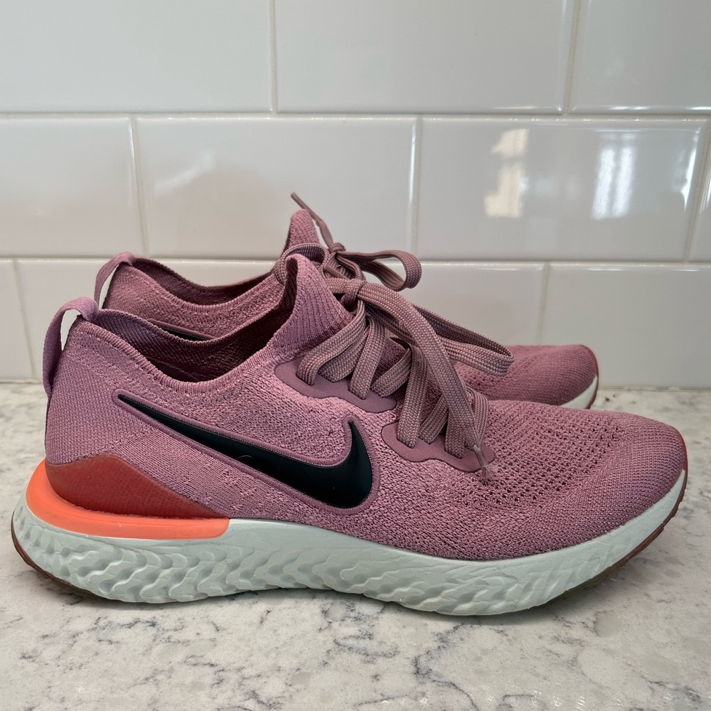 Women’s Nike react